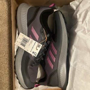 Adidas women’s tennis shoe - never worn/original box